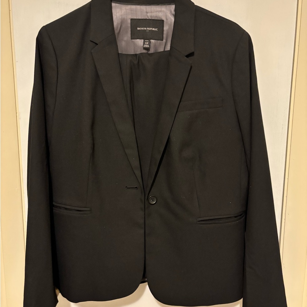 Banana Republic petite black suit size 12 EUC